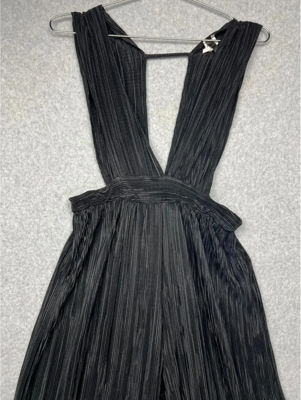 Black Plisse Pleated Wide-Leg Jumpsuit S Sleeveless V-Neck Travel Boho Chic